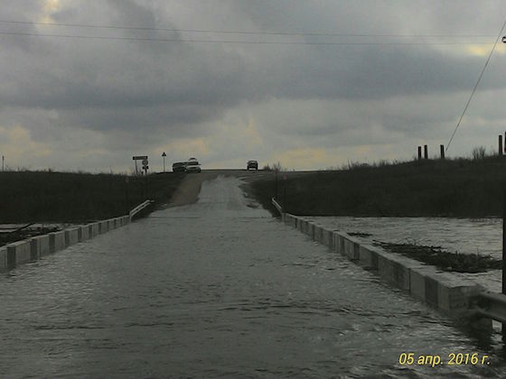 Подтопление моста у населенного пункта Мосты
