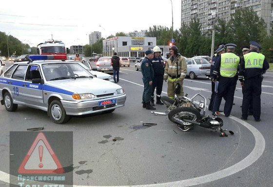 Мотоциклист столкнулся с "десяткой", Тольятти, 19 мая