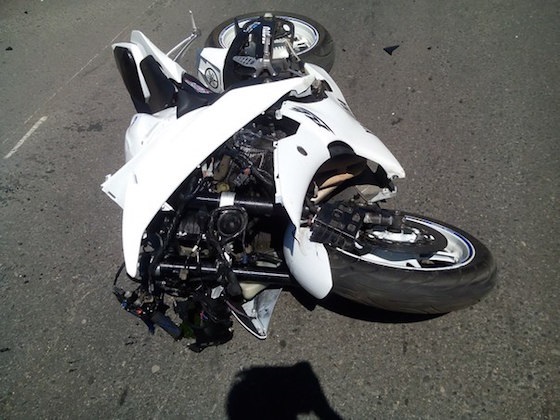 Мотоциклист и его пассажир отделались ушибами