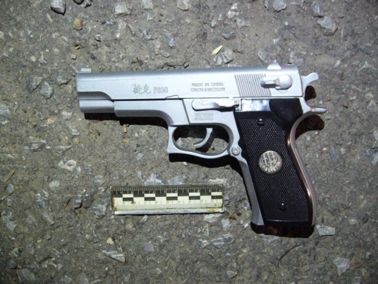 Предполагаемое орудие преступления – игрушечный пистолет