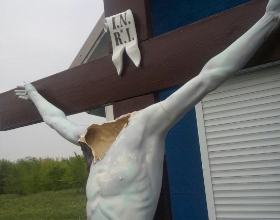 Скульптура Иисуса осталась без головы