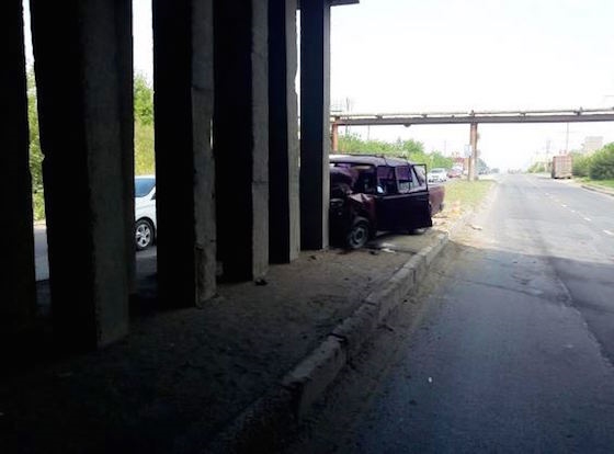 Набитая пассажирами "семерка" влетела в опору моста, Тольятти