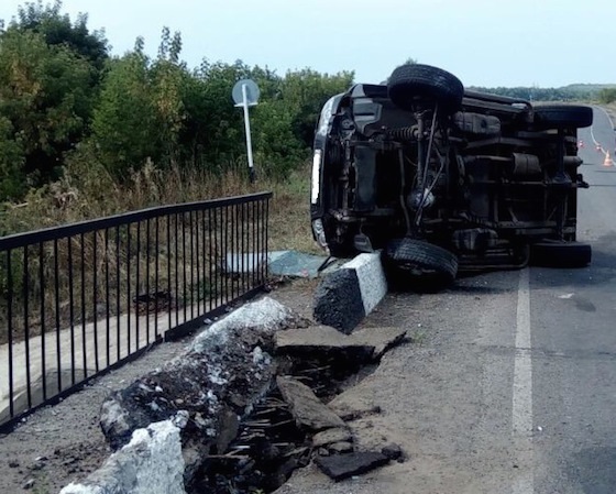 В пьяном ДТП под Кинелем погиб пассажир "УАЗа"