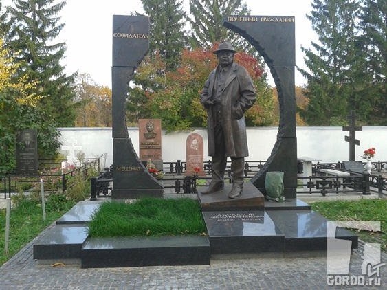 Памятник Николаю Абрамову на Баныкинском кладбище