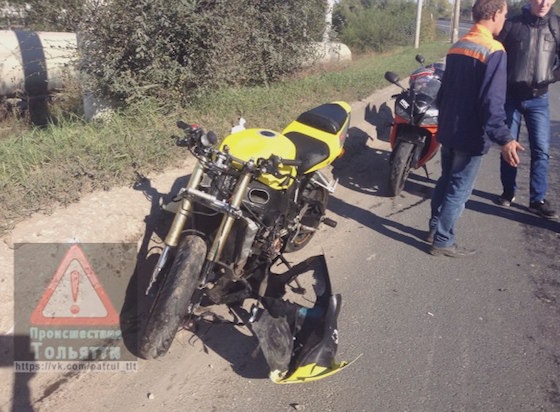 Мотоциклист врезался в "Гранту" в Тольятти