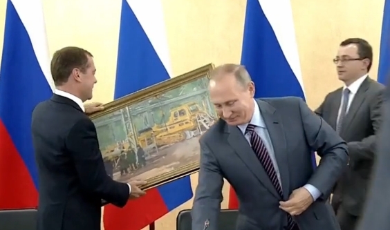 Дмитрий Медведев рад подарку Владимира Путина