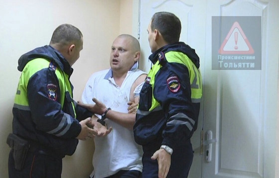 Водитель "Нивы" затеял потасовку в наркологии в Тольятти