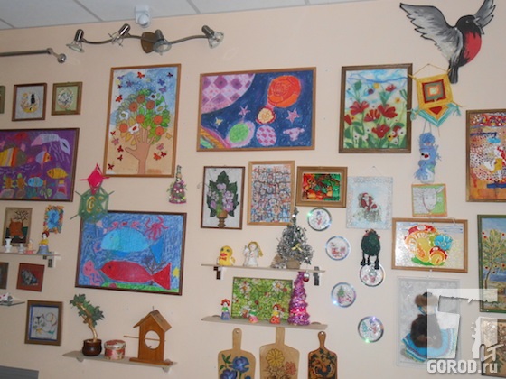 Галерея рисунков в детском доме "Единство"