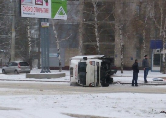 Последствия ДТП на улице Карбышева в Тольятти 