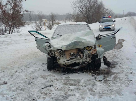 Водитель ВАЗ-21140 получил травмы
