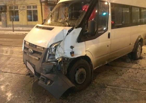 В ДТП пострадала молодая пассажирка микроавтобуса