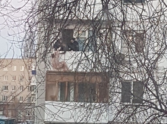 Голый мужчина сорвался с балкона, Тольятти, 31 марта