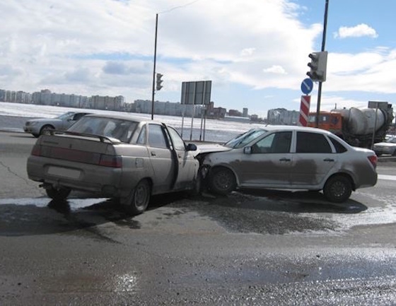 В ДТП пострадали пассажиры легковушек, Тольятти, 29 марта