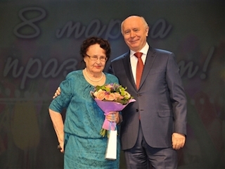 Николай Меркушкин поздравил женщин