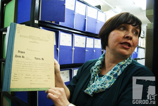 Елена Налетова показывает первые документы ВАЗа