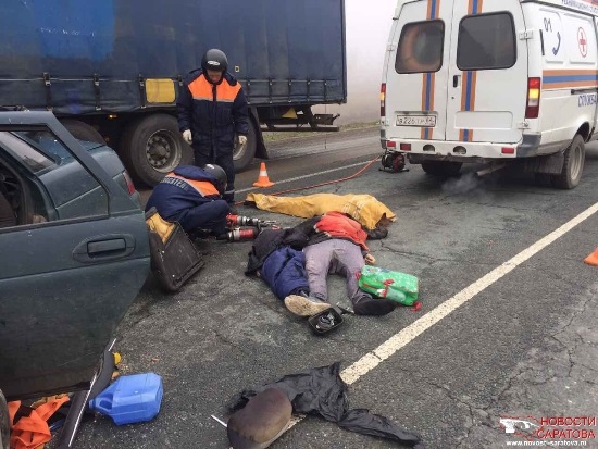 На трассе Саратов-Волгоград в ДТП погибли четыре человека 
