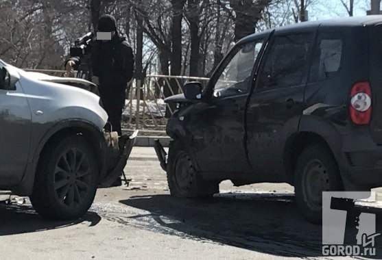 Автомобили не разъехались у поворота в Комсомольский район 