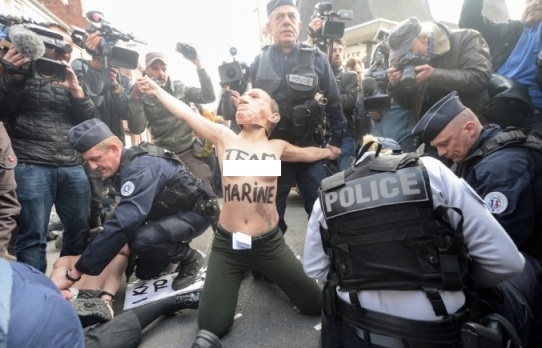 Активистки Femen были задержаны во время акции в Энен-Бомон 
