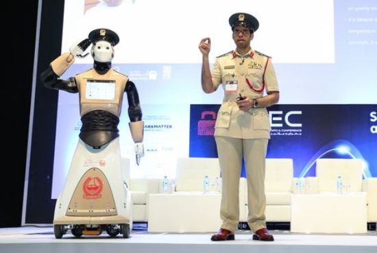 Робот-полицейский готов к несению службы в Дубае