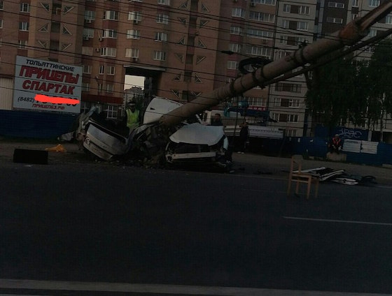 "Шевроле" буквально разорвало на части, Тольятти, 15 мая