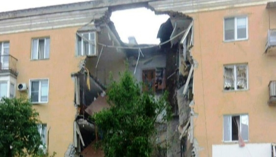 Взрыв разрушил часть жилого дома в Волгограде