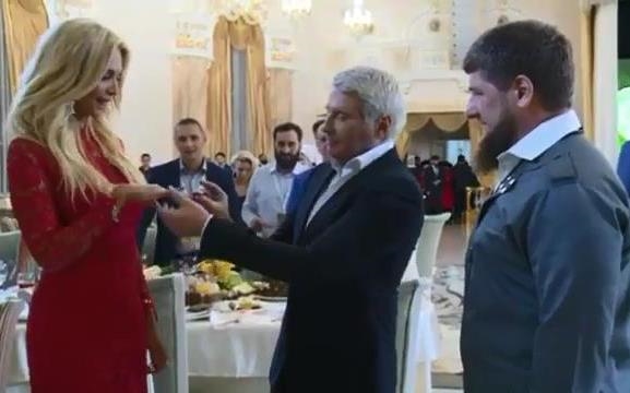 Виктория Лопырева приняла от Николая Баскова обручальное кольцо