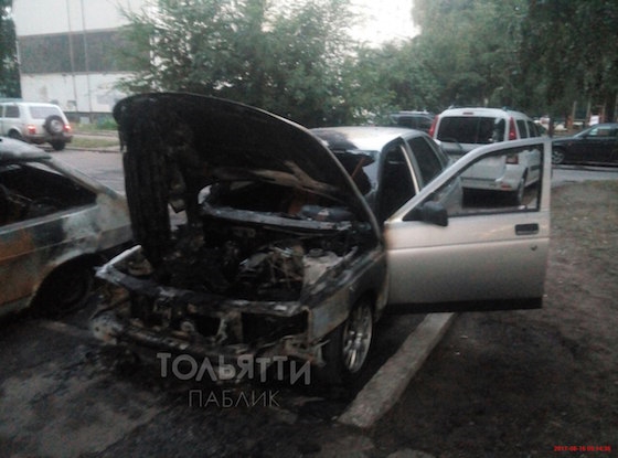 Автомобиль сгорел у дома № 8 по ул. Фрунзе