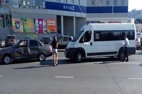 В ДТП на ул. Дзержинского пострадали две пассажирки маршрутки