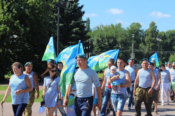День ВДВ на Площади Свободы в Тольятти