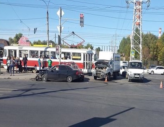 ДТП на пересечении Антонова-Овсеенко и Карбышева в Самаре