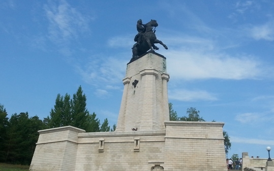 Памятник Татищеву пережил нашествие вандалов  