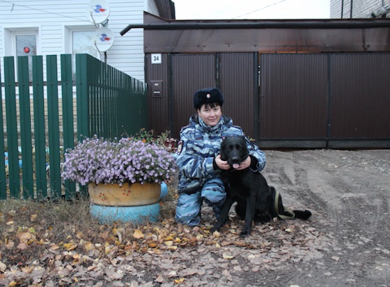 Собака Ума Турман и ее хозяйка
