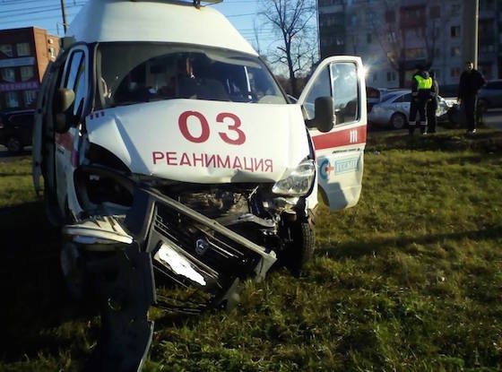 Врачи "скорой" серьезно пострадали в ДТП на Автозаводском шоссе