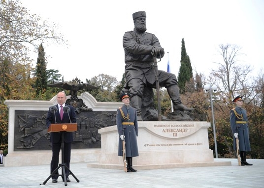 Владимир Путин на открытии памятника Александру III