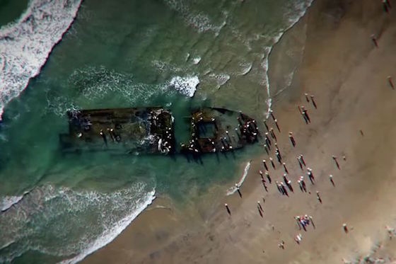 Выброшенные на берег Калифорнии останки лайнера