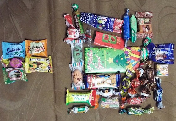 Тольяттинские конфеты на фото - слева, мордовских - нет