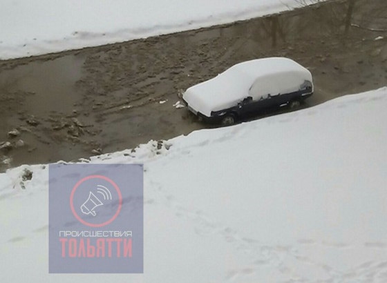 Потоп у дома № 5 по ул. Ворошилова в Тольятти