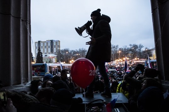Алексей Навальный выступал с уличной колонки 