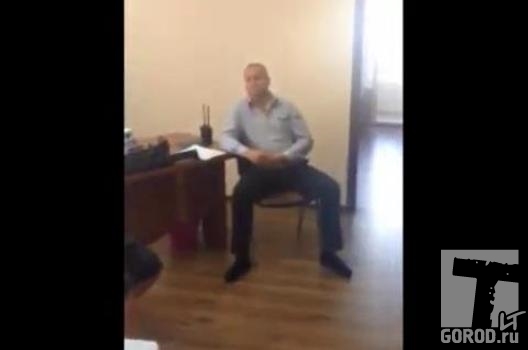 Игорь Попов в своем кабинете