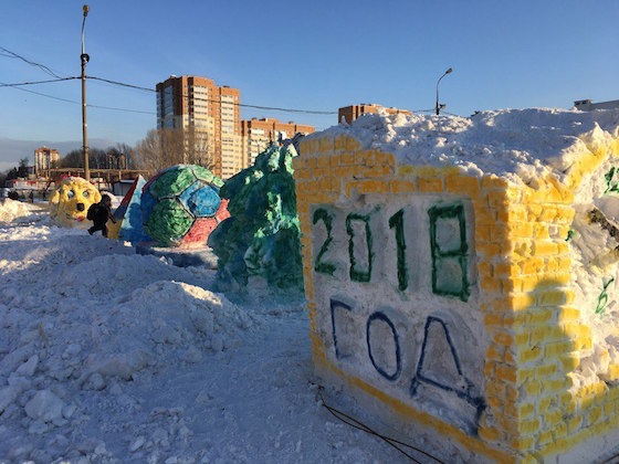 Снежный городок у ДК "Тольятти"