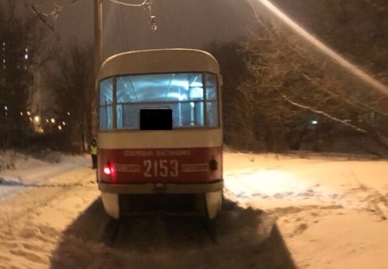 В Самаре девушка попала под трамвай, перебегая пути 