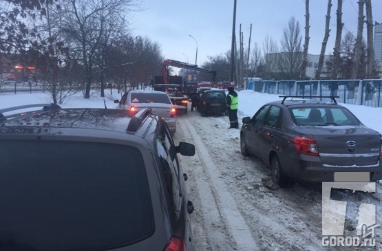 Эвакуатор работал в пробке у Медгородка 