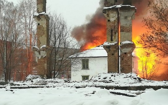В Жигулевске дома горят один за другим 