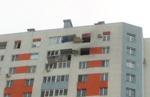 Взрыв произошел на верхних этажах дома на Димитрова 
