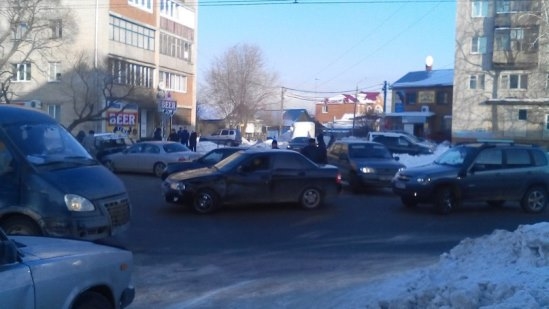 Массовое ДТП произошло на перекрестке Ленина-Чапаева