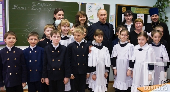В 2009 году Путин посетил православную гимназию в Тольятти
