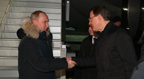 Владимира Путина встречали Михаил Бабич и Дмитрий Азаров