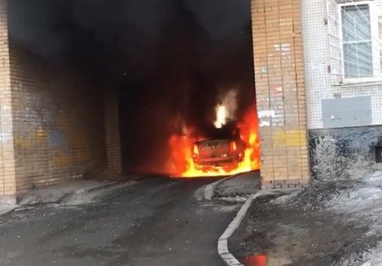 Отстрелявшись, киллеры сожгли свое авто в арке дома по Свердлова