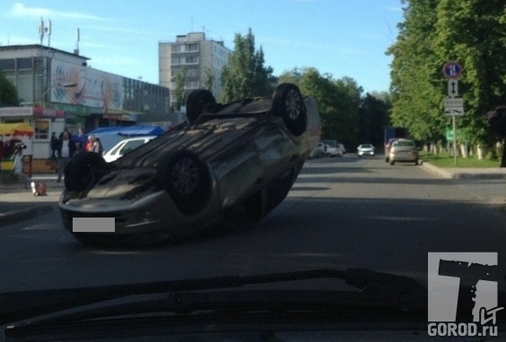 Последствия ДТП на бульваре Королева в Тольятти 