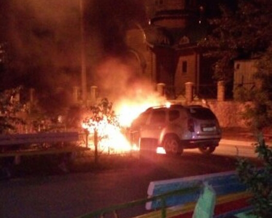 Автомобиль сгорел на улице Мурысева